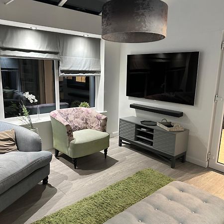Cosy Double Bedroom In Newcastle Upon Tyne - Access To Shared Kitchen, Shared Lounge And Shared Conservatory Areas Inc Sky Tv And Netflix Exterior foto