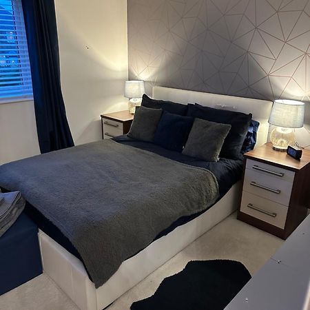Cosy Double Bedroom In Newcastle Upon Tyne - Access To Shared Kitchen, Shared Lounge And Shared Conservatory Areas Inc Sky Tv And Netflix Exterior foto